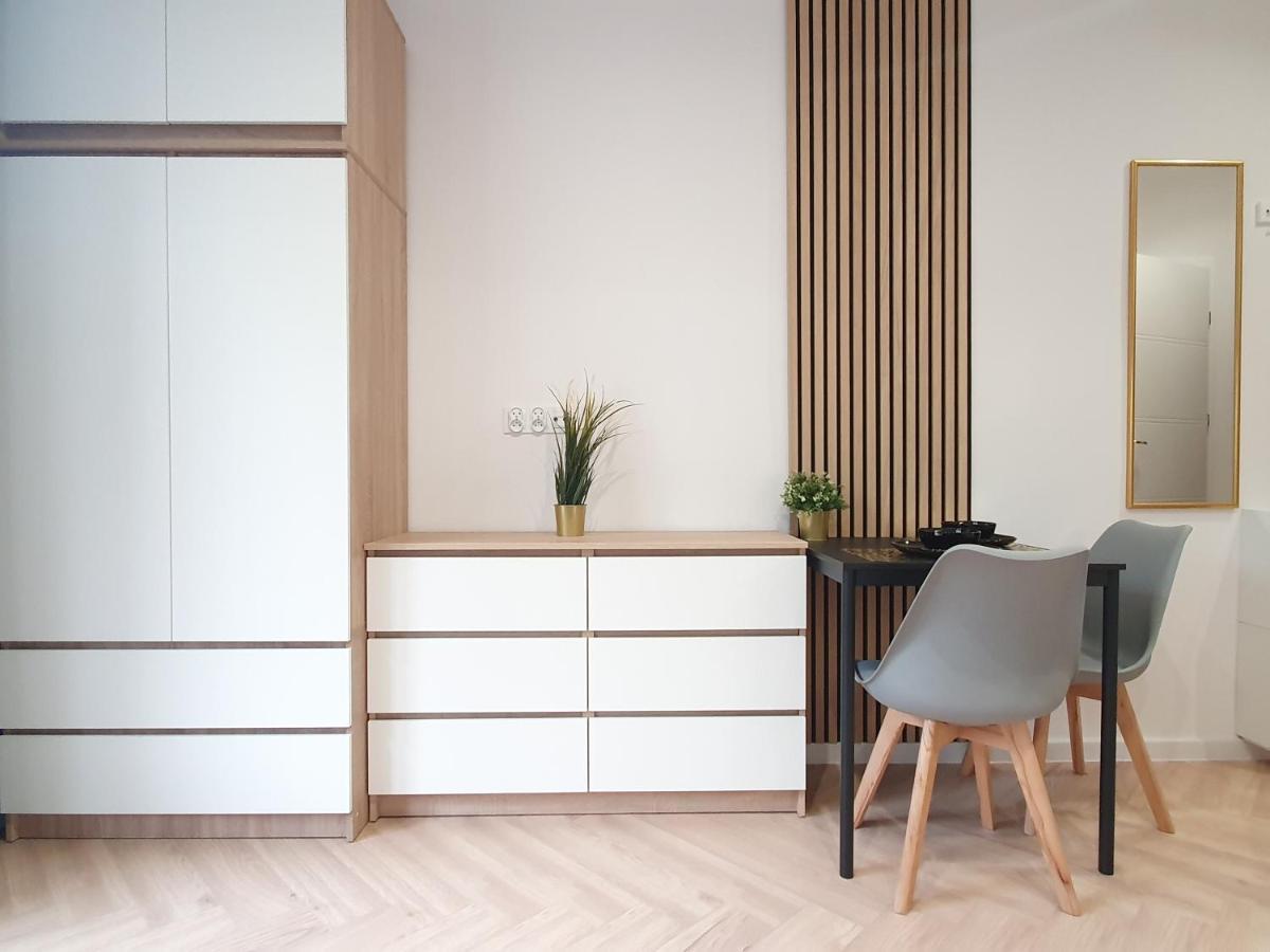 Grabowska 8 By Homeprime Warschau Buitenkant foto